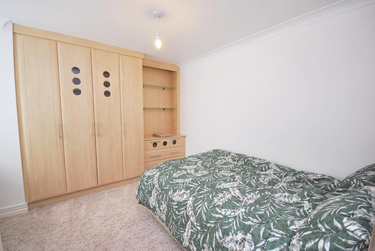 Entire And Exclusive Four Bed Detached Villa Lostock Екстер'єр фото