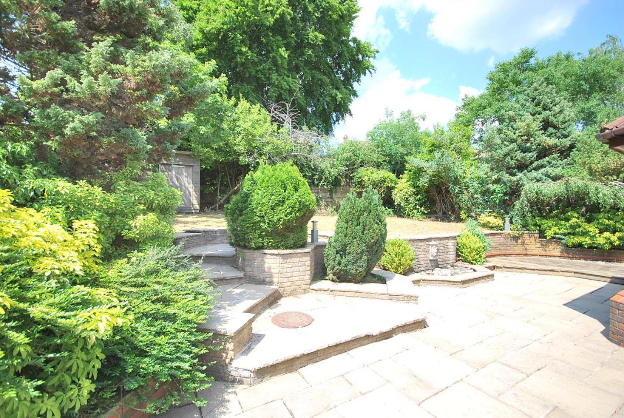 Entire And Exclusive Four Bed Detached Villa Lostock Екстер'єр фото
