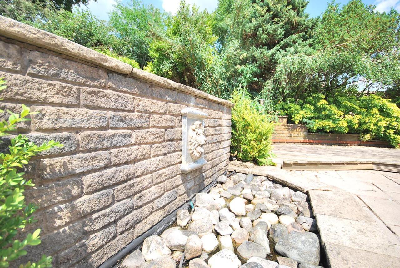 Entire And Exclusive Four Bed Detached Villa Lostock Екстер'єр фото