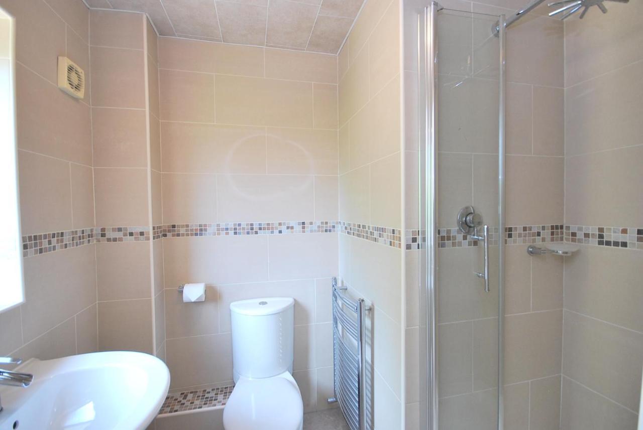 Entire And Exclusive Four Bed Detached Villa Lostock Екстер'єр фото