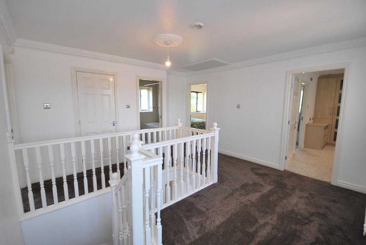 Entire And Exclusive Four Bed Detached Villa Lostock Екстер'єр фото