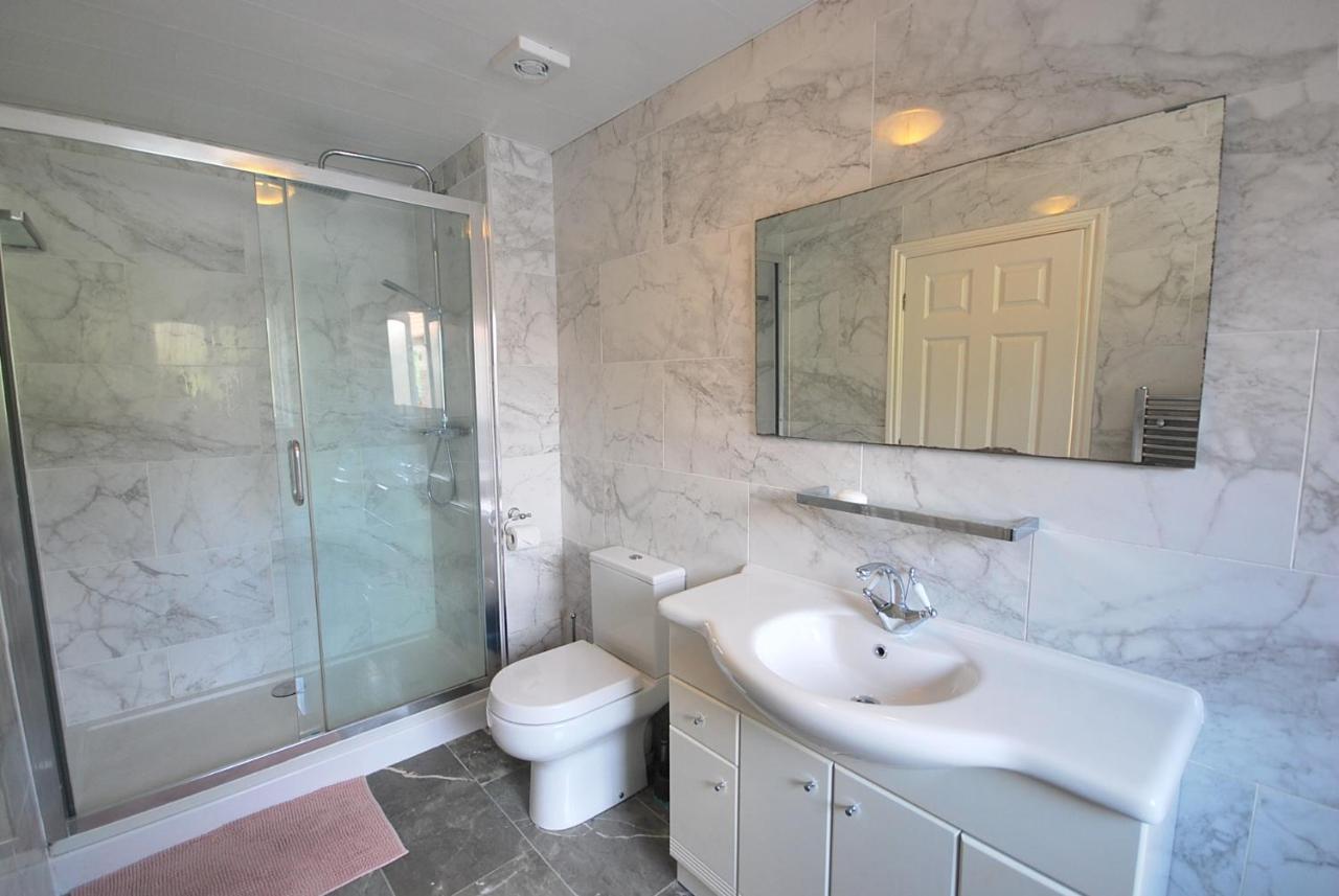 Entire And Exclusive Four Bed Detached Villa Lostock Екстер'єр фото